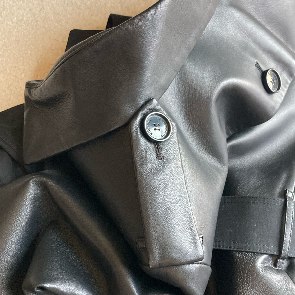 Burberry London leather/cotton, double breasted & belted trench coat - like new - Picture 8 of 15